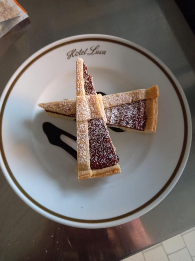 Hotel Luca Римини Екстериор снимка