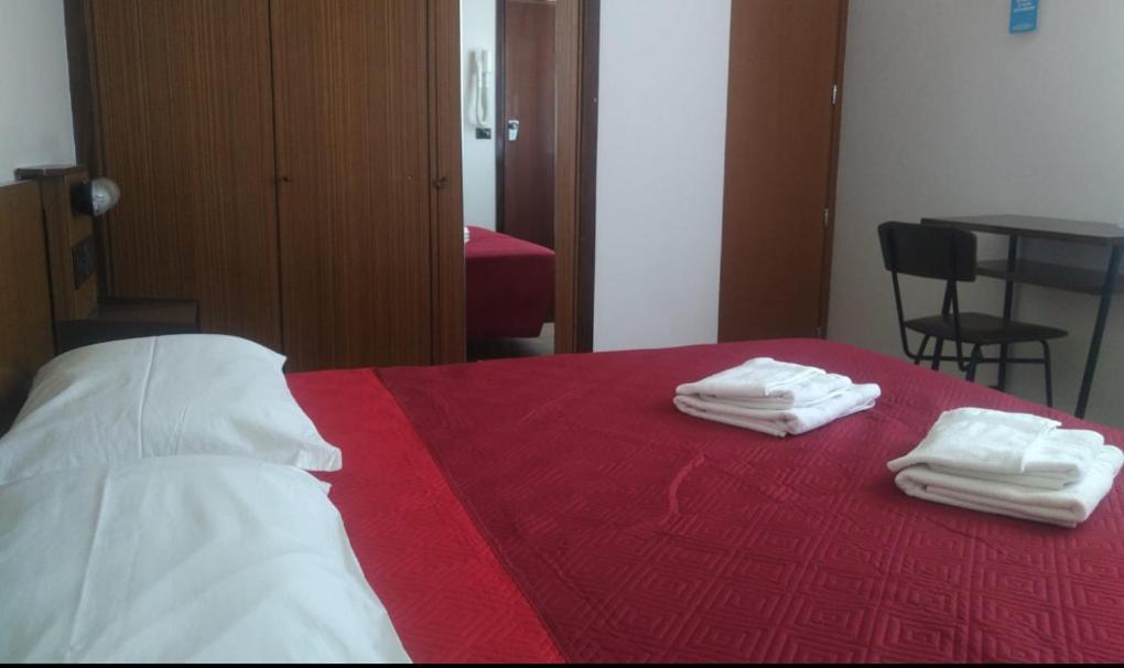 Hotel Luca Римини Екстериор снимка